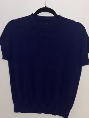 T Tahari short-sleeved sweater, size M in indigo